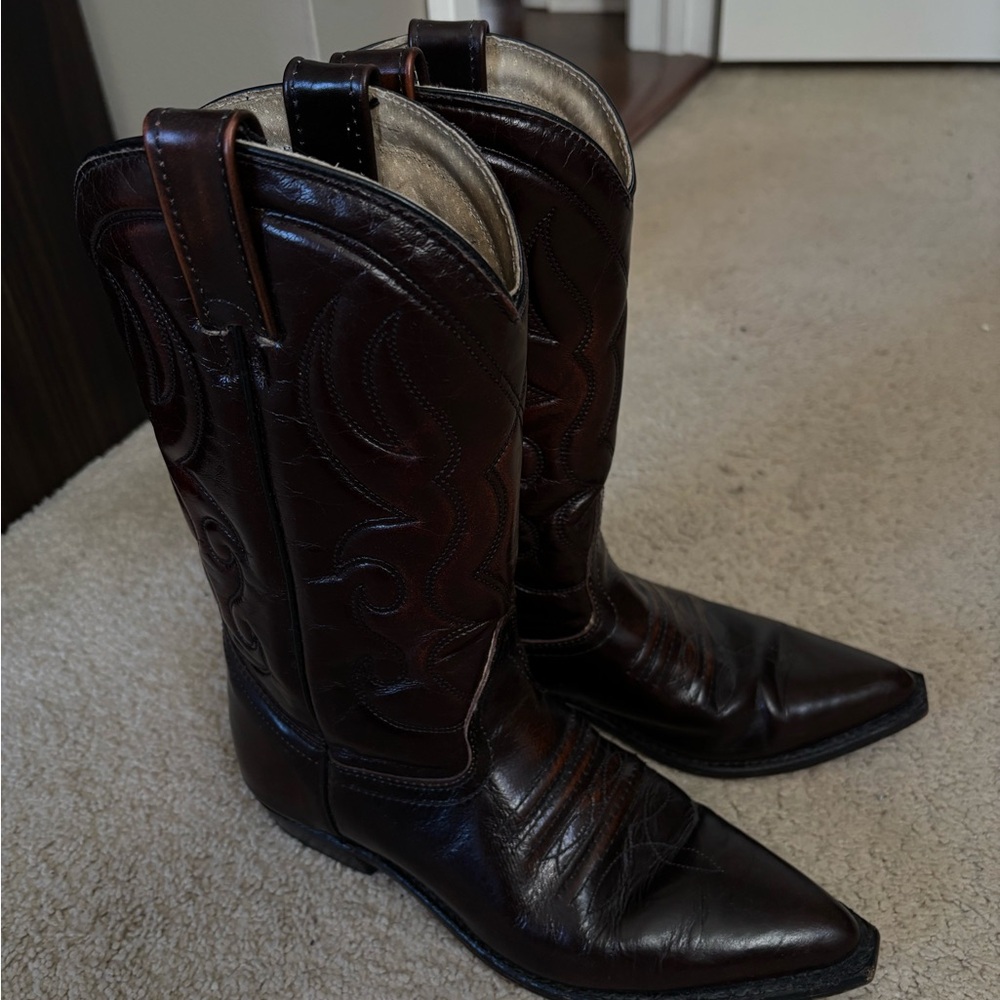 Beautiful Women’s rich dark brown Leather Cowboy Boots